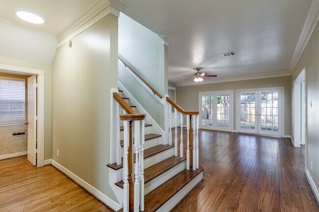 Building Photo - 4418 Jane St