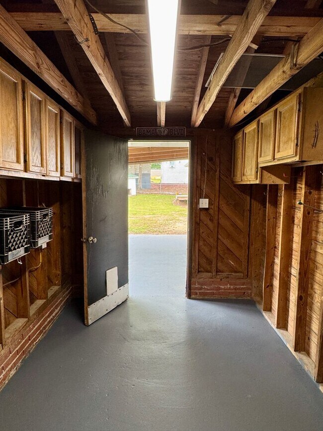 Building Photo - Paradise in Tallassee