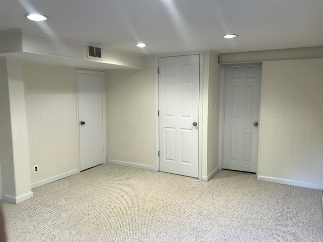 Building Photo - 2604 N Winchester St