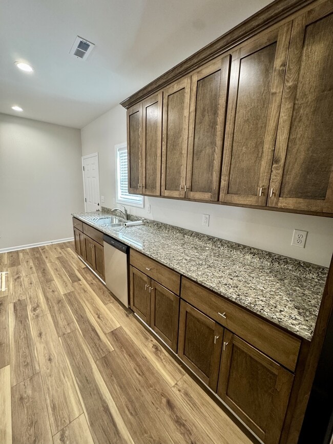 Building Photo - 16592 Jamilynn Dr