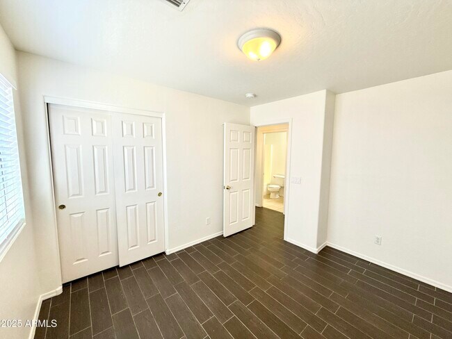 Building Photo - 13740 W Keim Dr