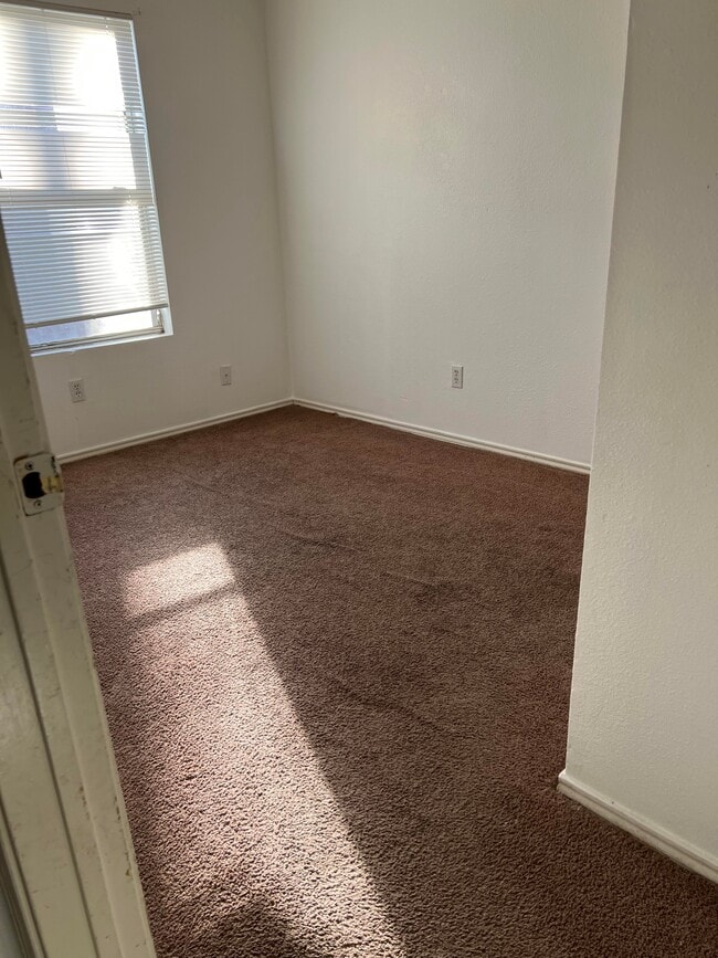 Building Photo - 1518 Duplex - Series B