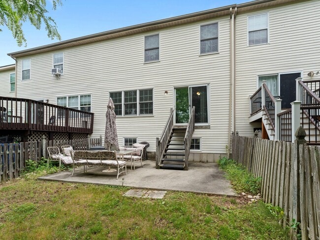 Building Photo - 5 Larkspur Ct