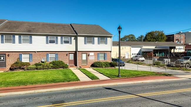 Building Photo - 383 W North St