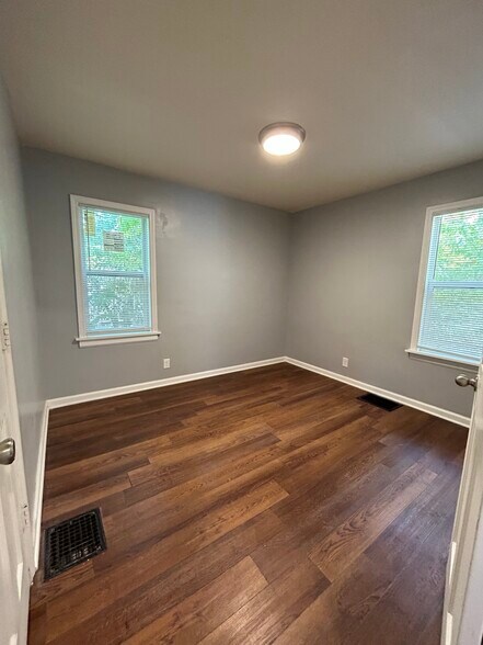 Building Photo - 3923 Millersville Dr