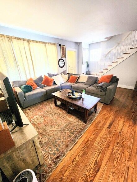 Building Photo - 6533 Rosemoor St