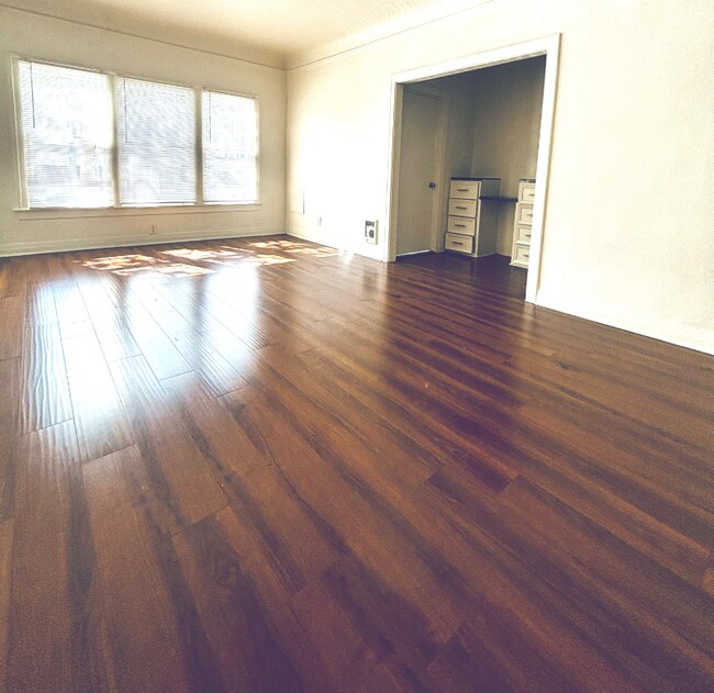 Building Photo - 5987 Franklin Ave