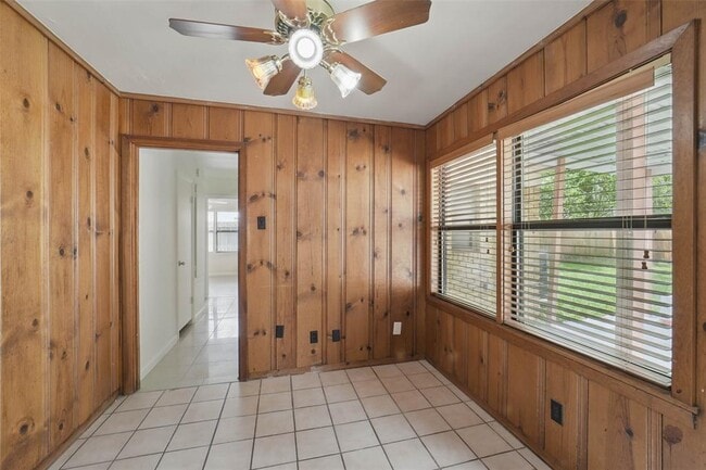 Building Photo - 9030 Bassoon Dr