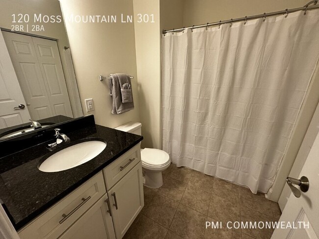 Building Photo - 2 Bed / 2 Bath Apartment (Available now) F...