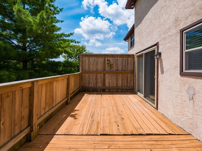 Building Photo - 2017 Queensgate Ln