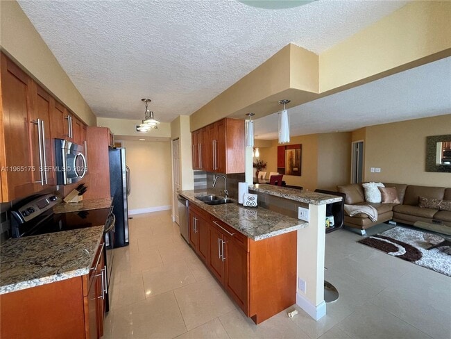 Building Photo - 19195 NE 36th Pl