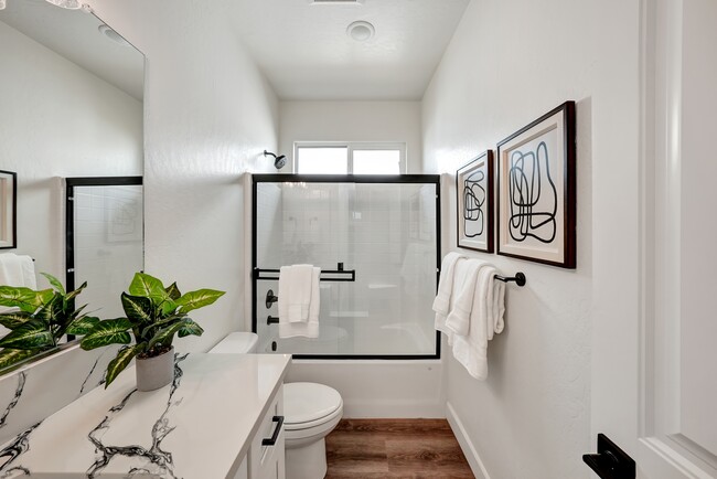 Building Photo - 131 N Un St