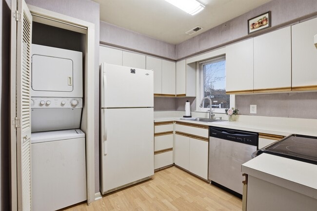 Building Photo - 700 10th St