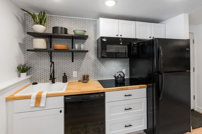 Building Photo - Stylish & Turnkey Furnished 2-BR Daylight Basement Apartment – Utilities + Wi-Fi Included