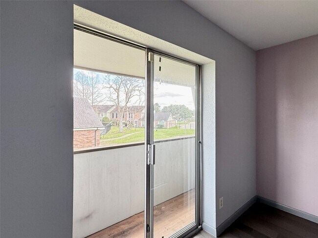 Building Photo - 10721 Sandpiper Dr