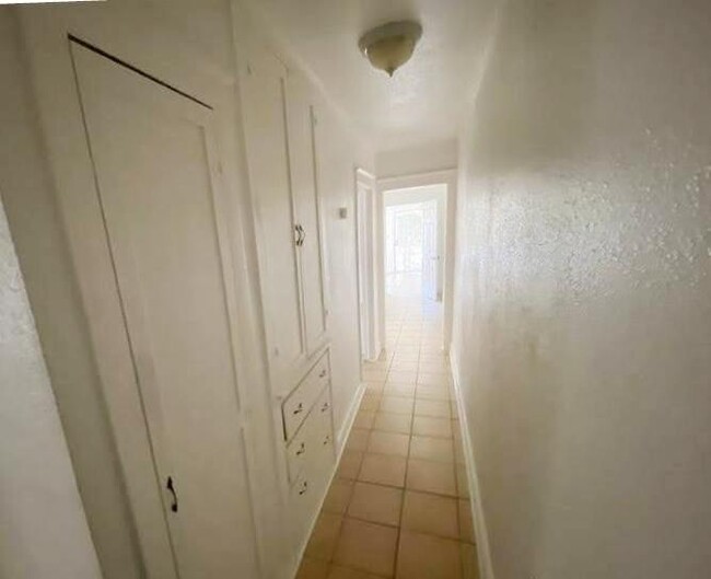 Hallway with a lot of storage space - 3305 W 27th St