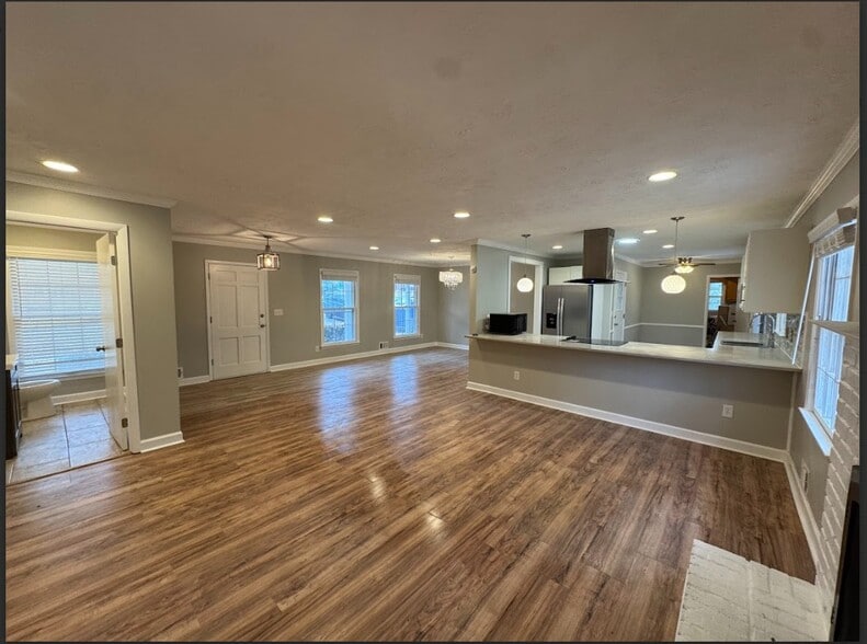 Kitchen & Living Area - 2475 Freydale Rd SE