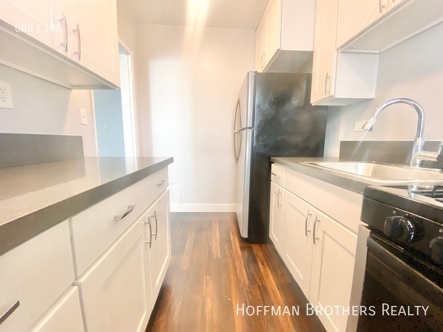 Building Photo - 5555 Carlton Way