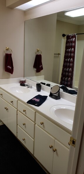 Building Photo - 1064 N Montgomery St