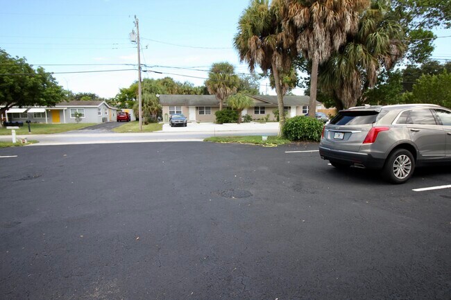 Building Photo - 8867 Sunset Dr