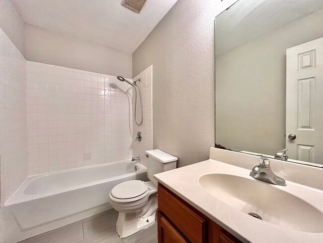 Building Photo - Beautiful 4 BR / 2 BA Home for Rent in Cop...