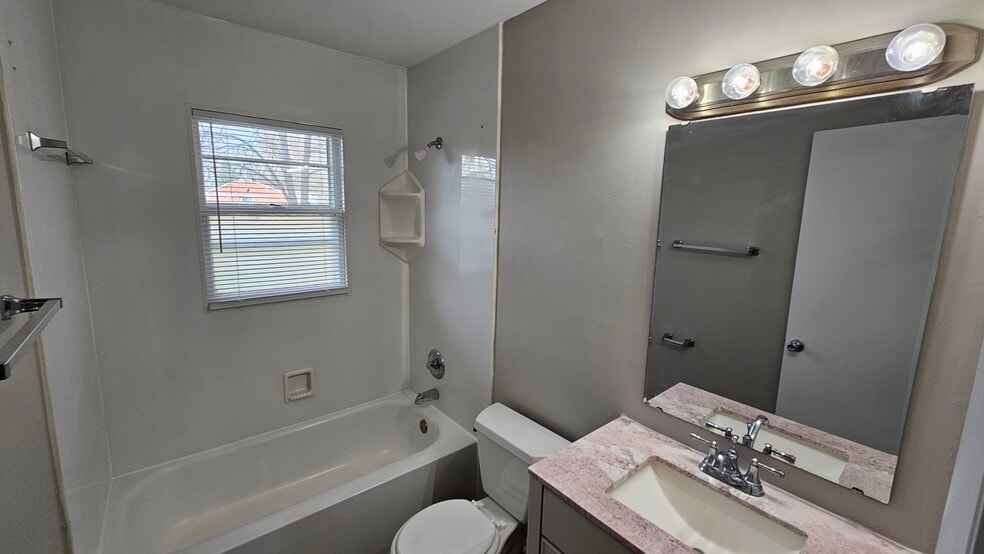 Full Bath - 5219 Garden Green Way