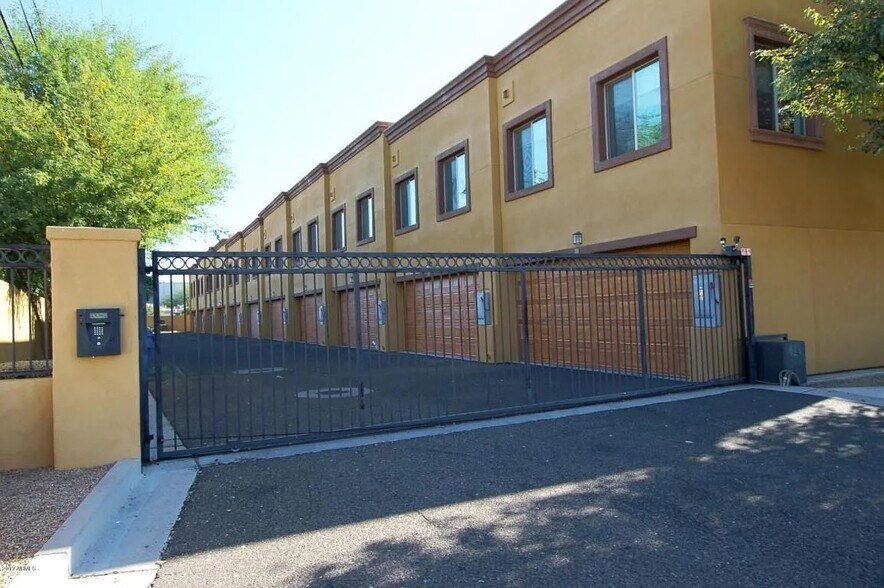 Building Photo - 2608 E Turney Ave