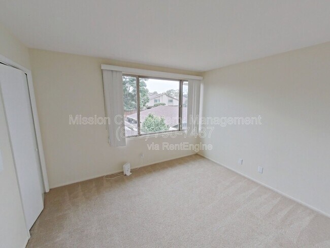 Building Photo - 5036 Birchwood Rd