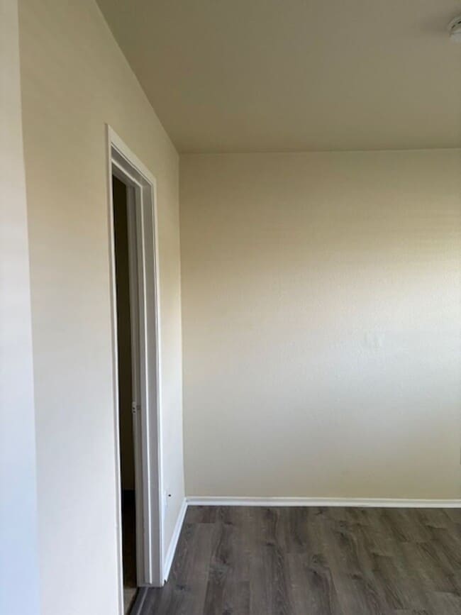 Building Photo - Single story, 3 bed 1.5 bath home.