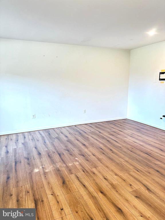 Building Photo - 20408 River Bank St