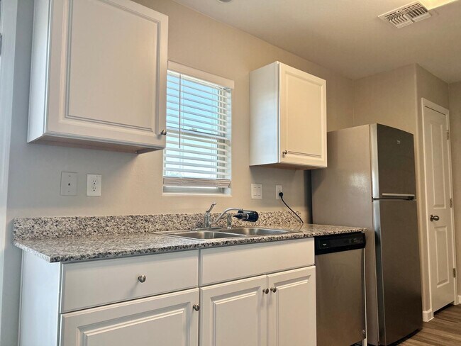 Building Photo - 1660 S Wooten St