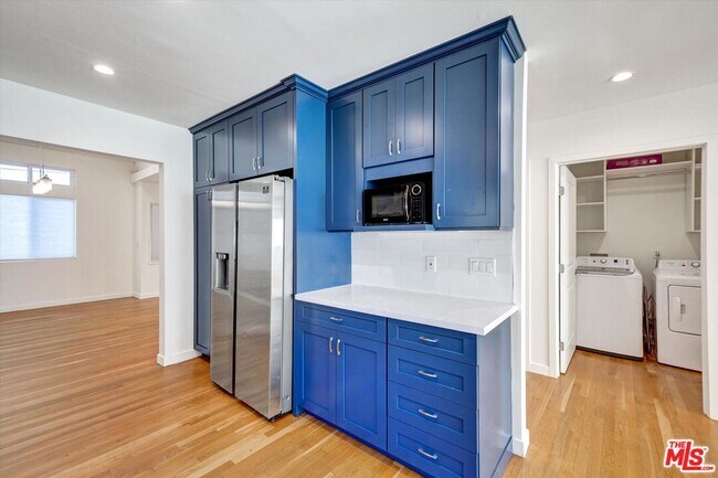 Building Photo - 5400 W 82nd St