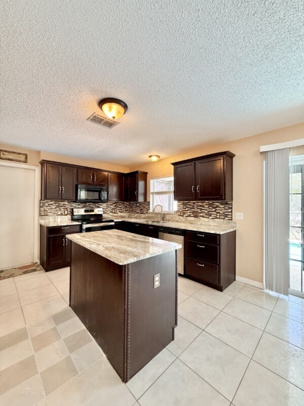 Building Photo - 1431 Teal Dr