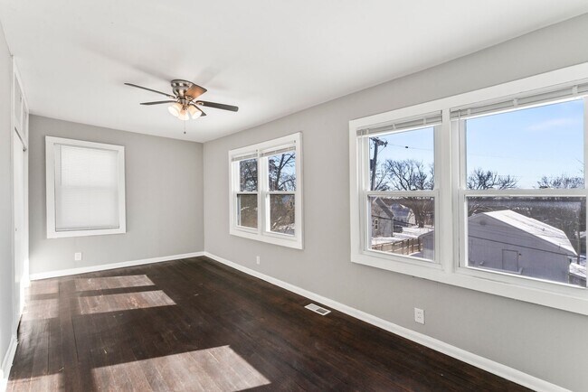 Building Photo - 1119 E 84th St