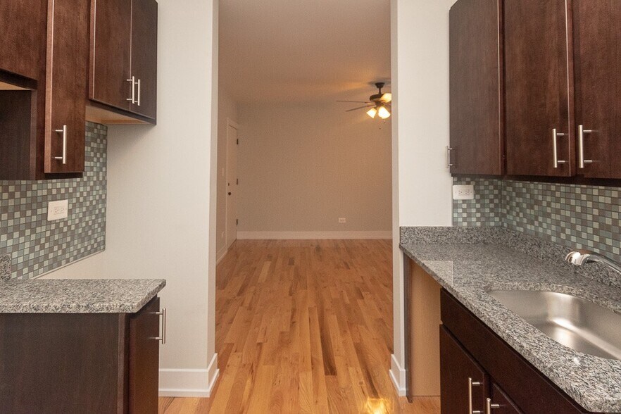 Building Photo - 755 W Cornelia Ave