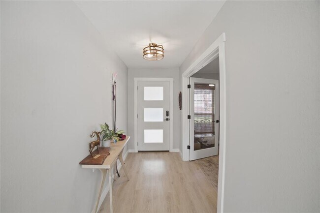 Building Photo - 1315 Quail Park Dr