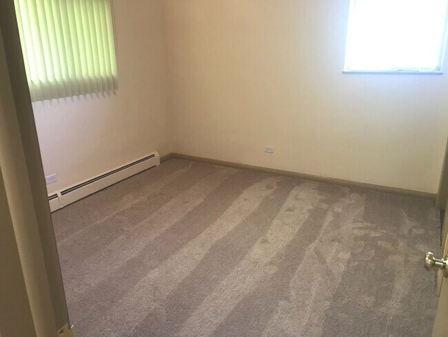 Building Photo - 725 Busse Hwy