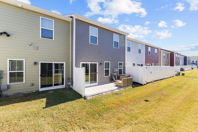 Building Photo - Modern Living in the Heart of Chesapeake.