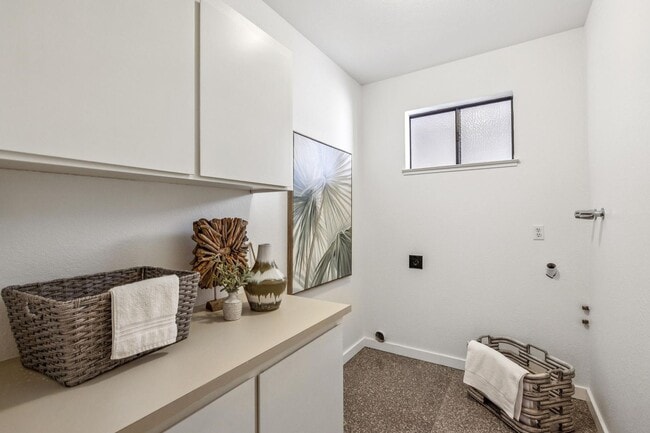 Building Photo - Elegant 2BR Condo with Golf Course Views i...