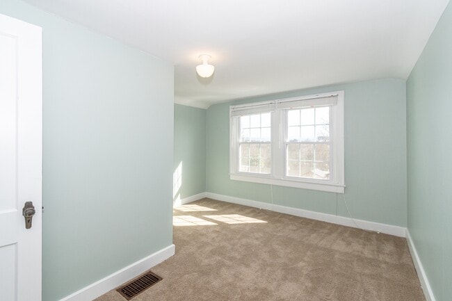 Building Photo - 412 Keeble St