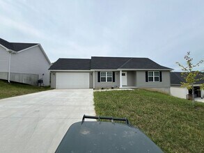 Building Photo - Newer Home in Lake Labadie Subdivision