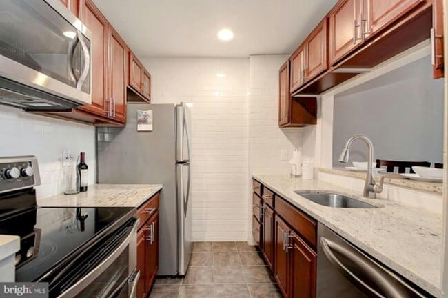 Building Photo - Gorgeous Canton Shipyard 2bd/2ba Condo w/ W/D, Parking Spot and more! Available 12/29