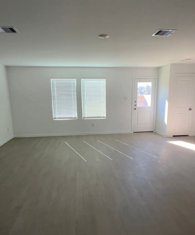 Building Photo - 18712 Loom Dr