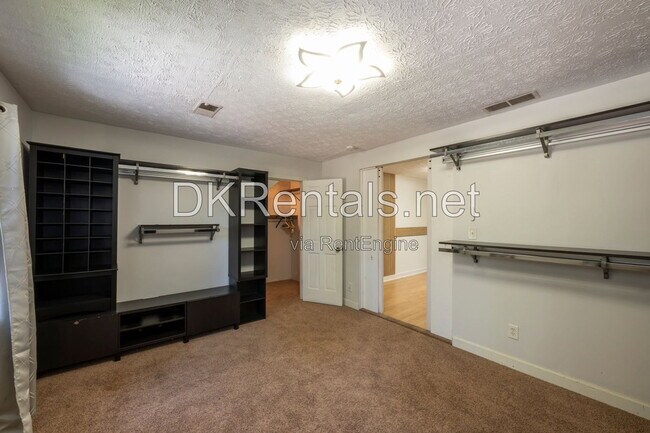 Building Photo - 2133 Cooper Way
