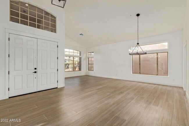 Building Photo - 13761 E Lupine Ave