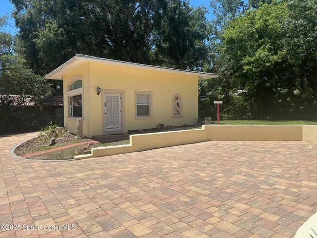 Building Photo - 1613 Indian River Dr