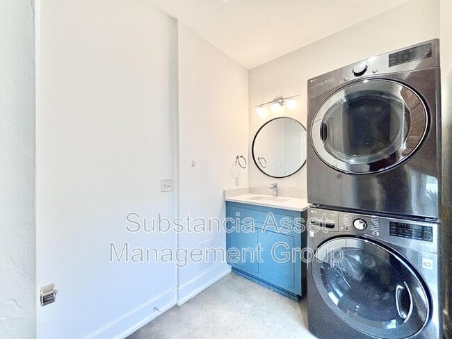 Building Photo - 2800 N McKinley Ave