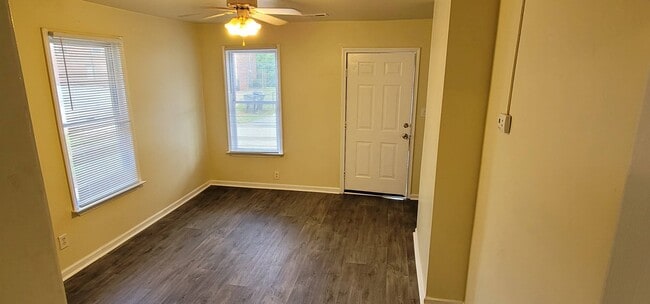 Building Photo - 106 Taylor St