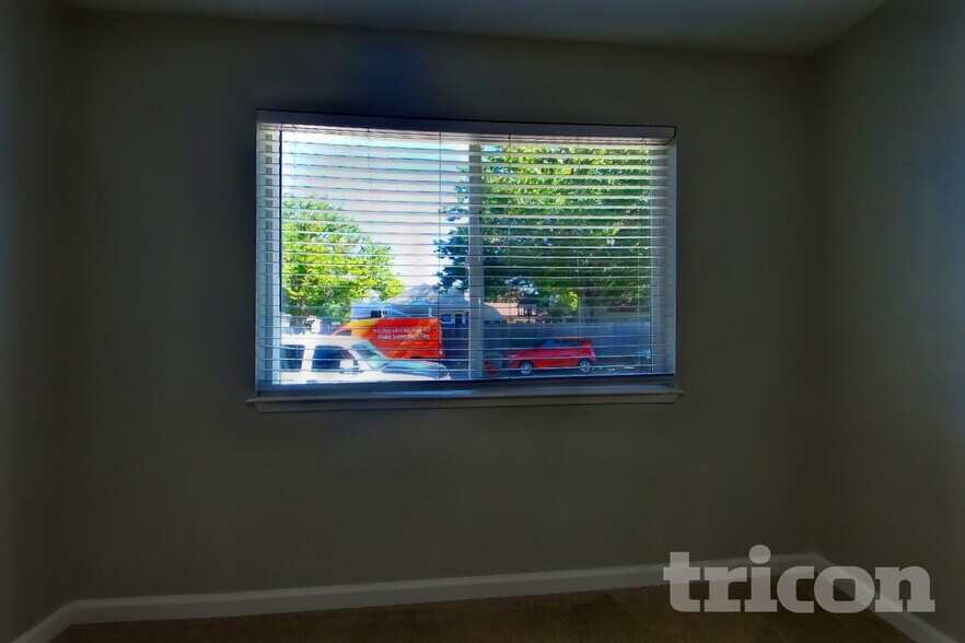 Building Photo - 5041 Whittier Dr