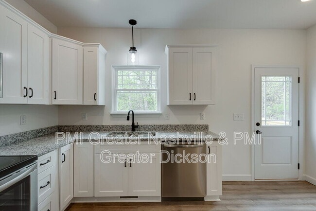 Building Photo - 732 Lucas Rd